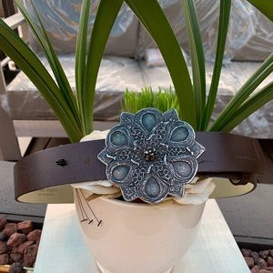 Beautiful flower buckle belt